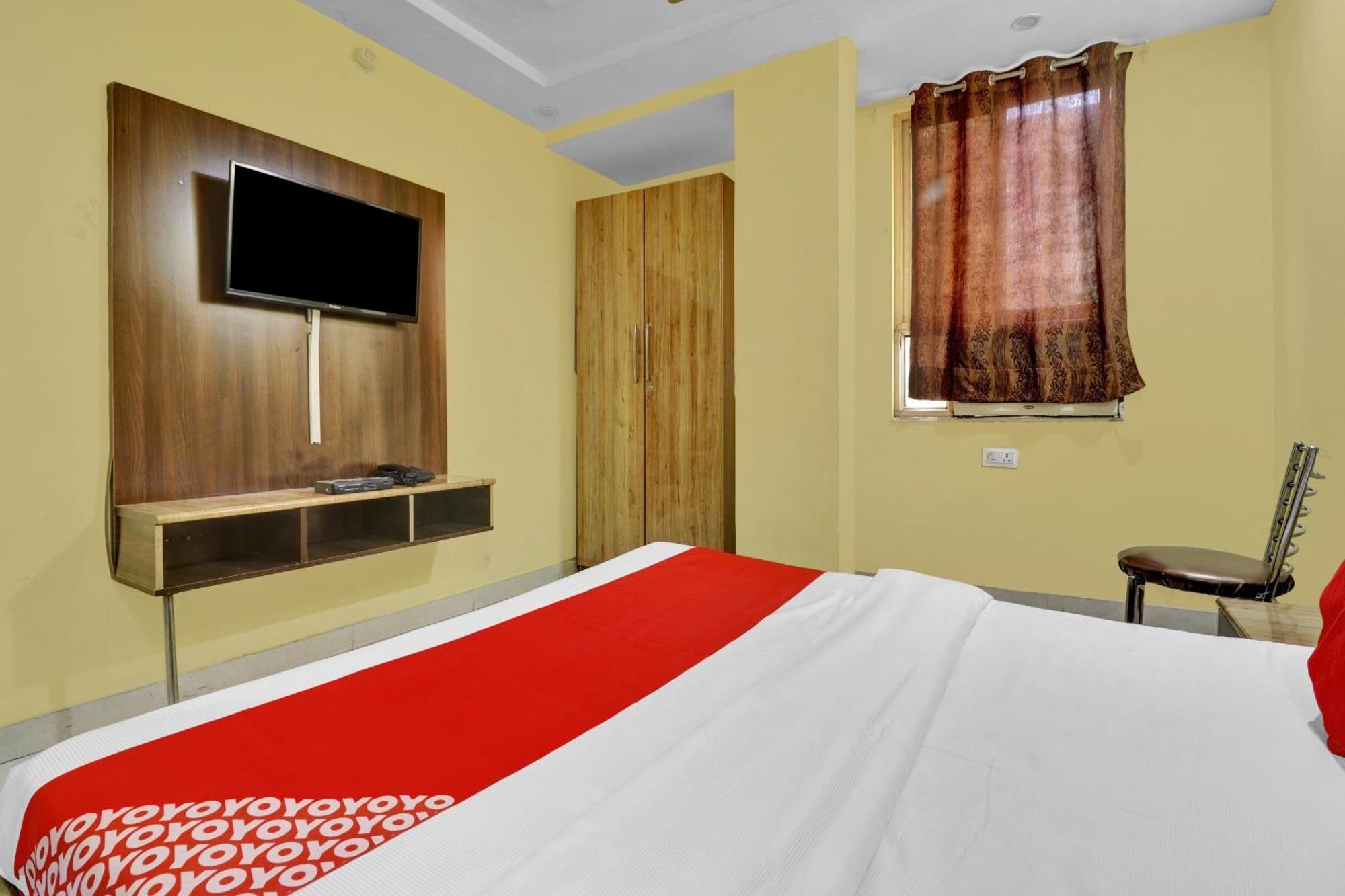 Capital O Royal Inn Near Laskar Gwalior Exterior foto