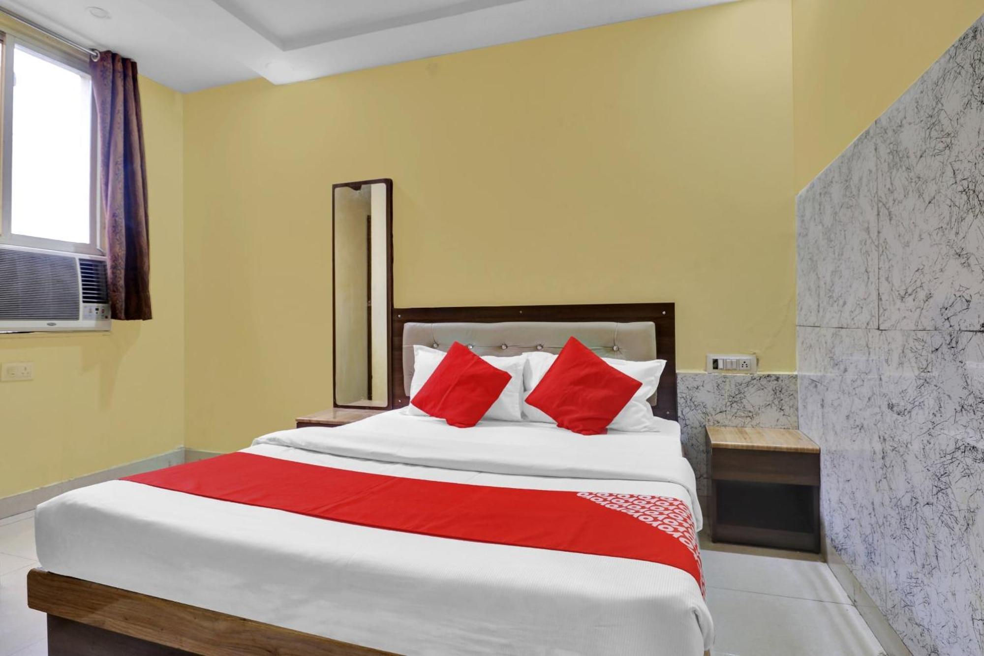 Capital O Royal Inn Near Laskar Gwalior Exterior foto